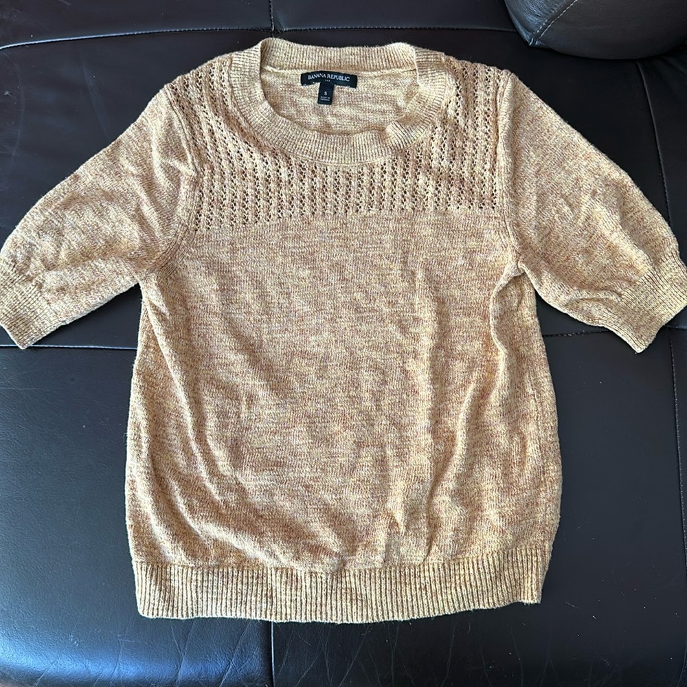 Banana Republic sweater top. Size S.
